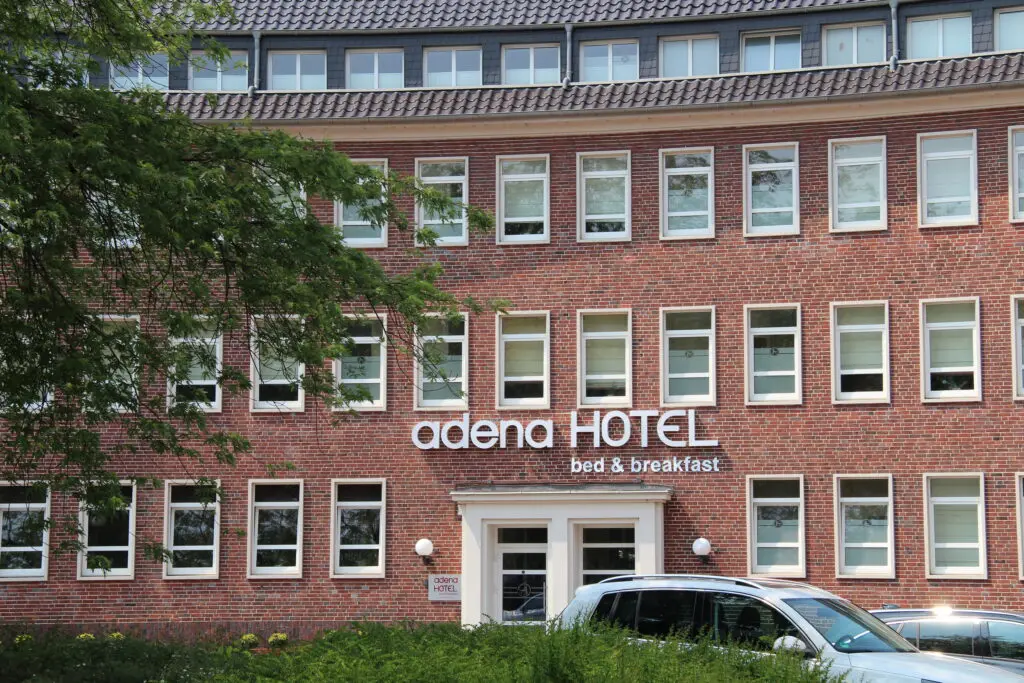 Außenansicht des adena Hotel Bremerhaven. adena Hotel Bremerhaven Kreuzfahrtgäste – adena Hotel