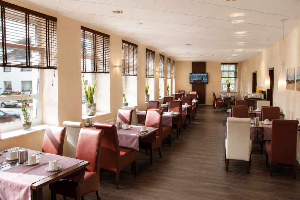Frühstückraum im adena Hotel Bremerhaven