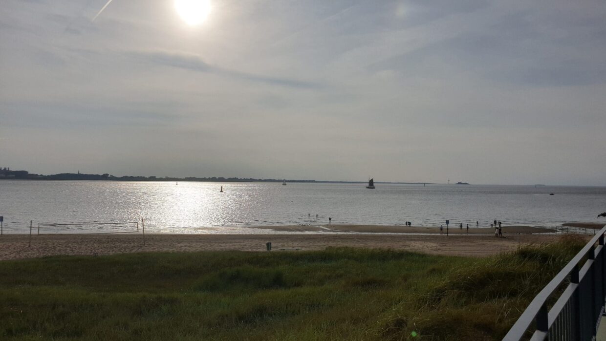 Weserstrandbad im Herbst in Bremerhaven